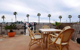 Apartamento con terraza frente al mar